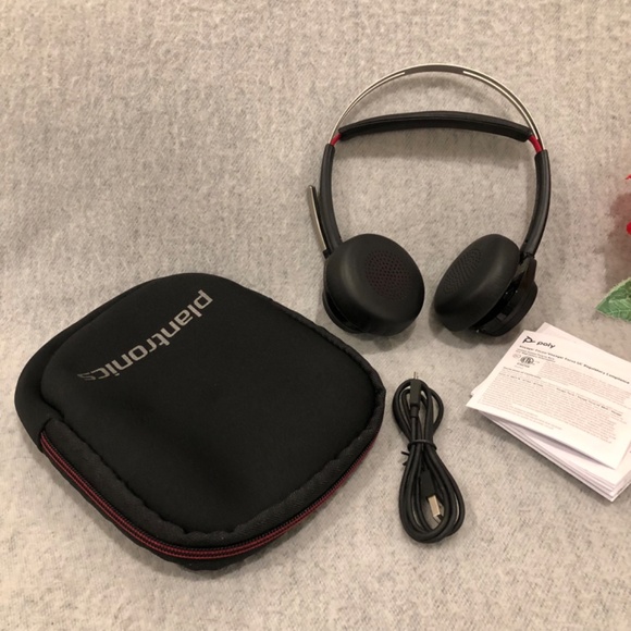 NWT - Poly Voyager Focus UC Bluetooth Headset - Picture 6 of 15